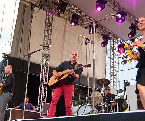 Konzertaufnahme, Milow, 24.06.2010, Kiel, Unser Norden-Bühne