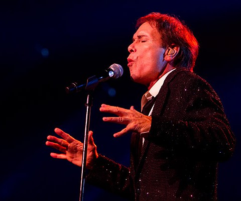 Konzertaufnahme, Cliff Richard, 09.12.2010, München, Olympiahalle